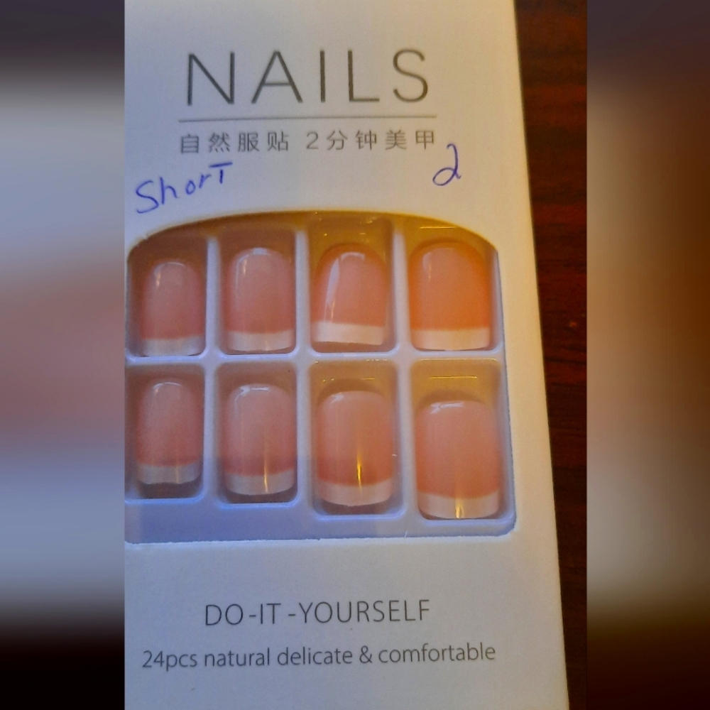 Press on nails